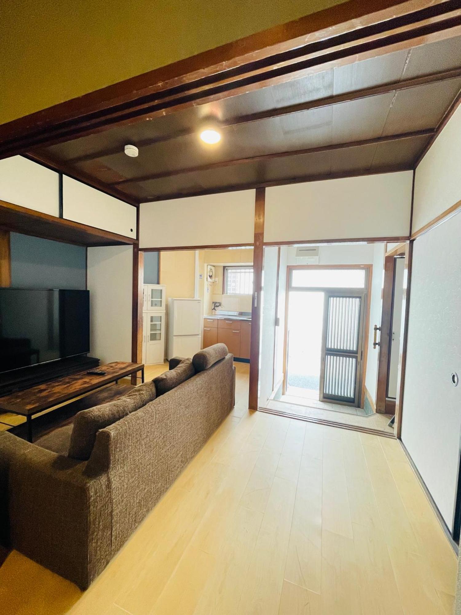 Apartament Namba Shinsaibashi 10 Mins Osaka Castle　East Zewnętrze zdjęcie
