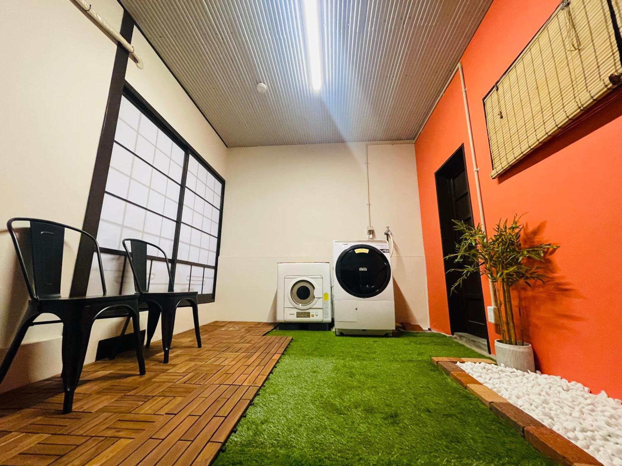 Apartament Namba Shinsaibashi 10 Mins Osaka Castle　East Zewnętrze zdjęcie